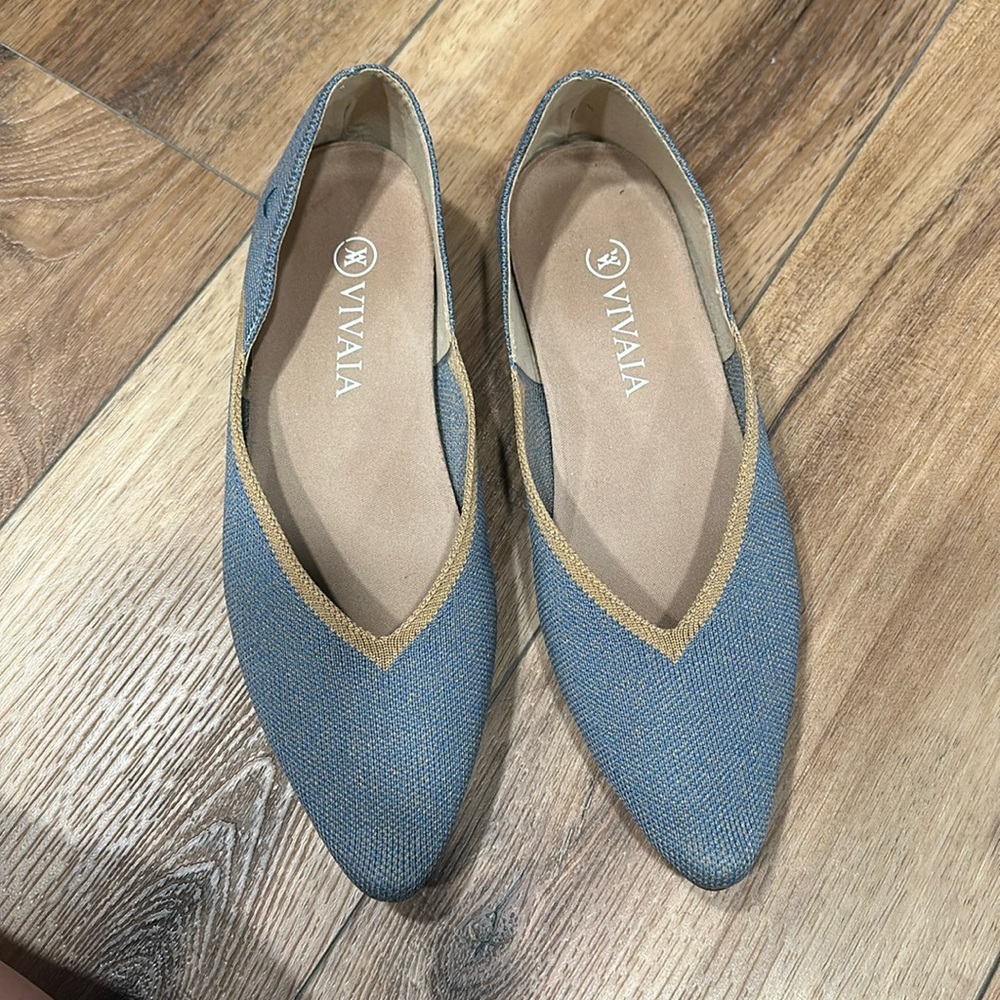 VIVAIA Pointed-Toe V-Cut Flats in SANDY BLUE EU39